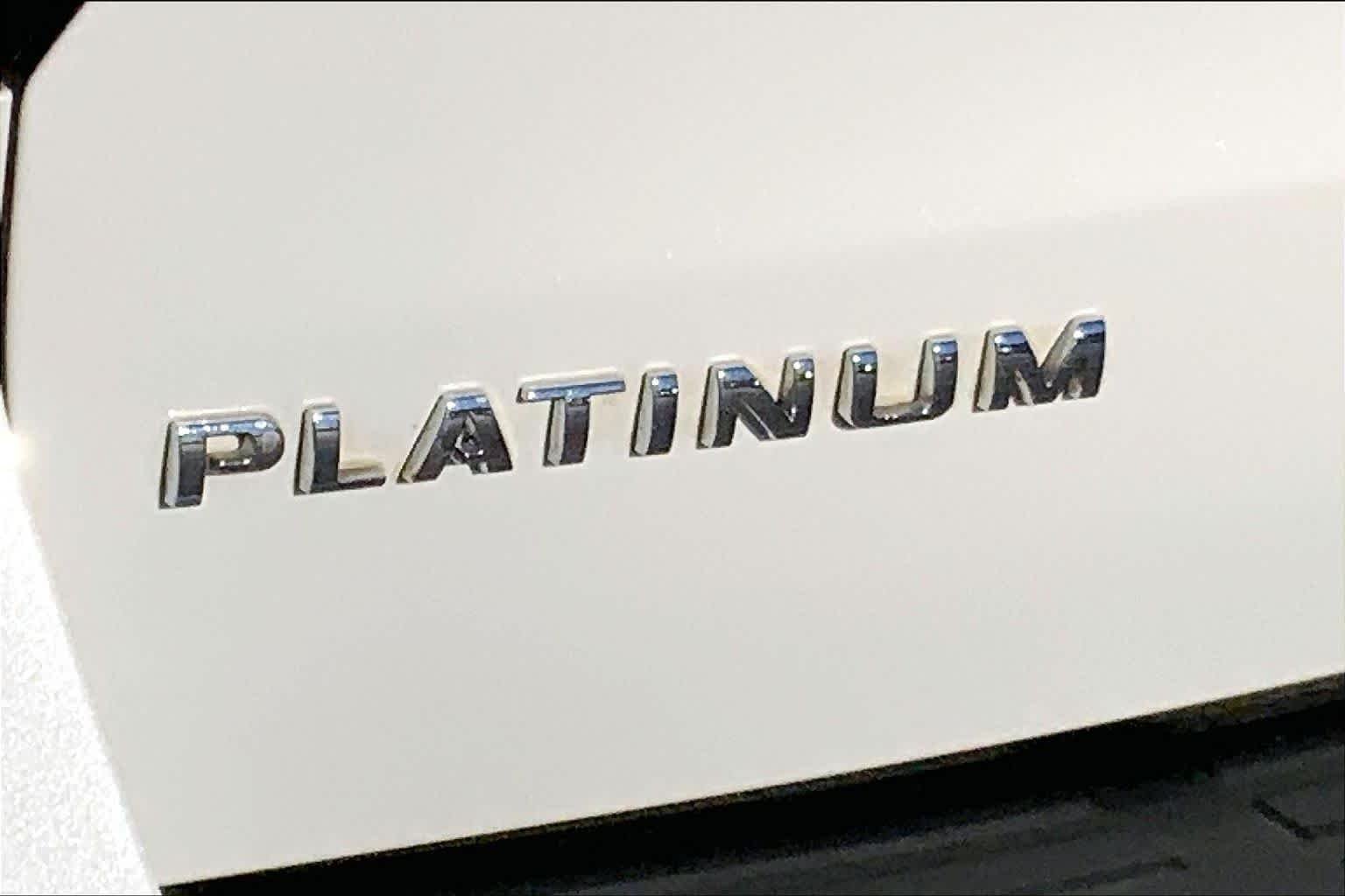 Used 2022 Star White Metallic Tri-Coat Ford Platinum image 9