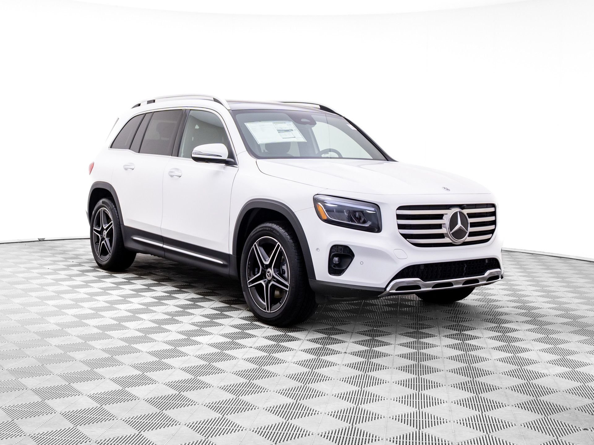 New 2026 Polar White Mercedes-Benz GLB 250 image 7