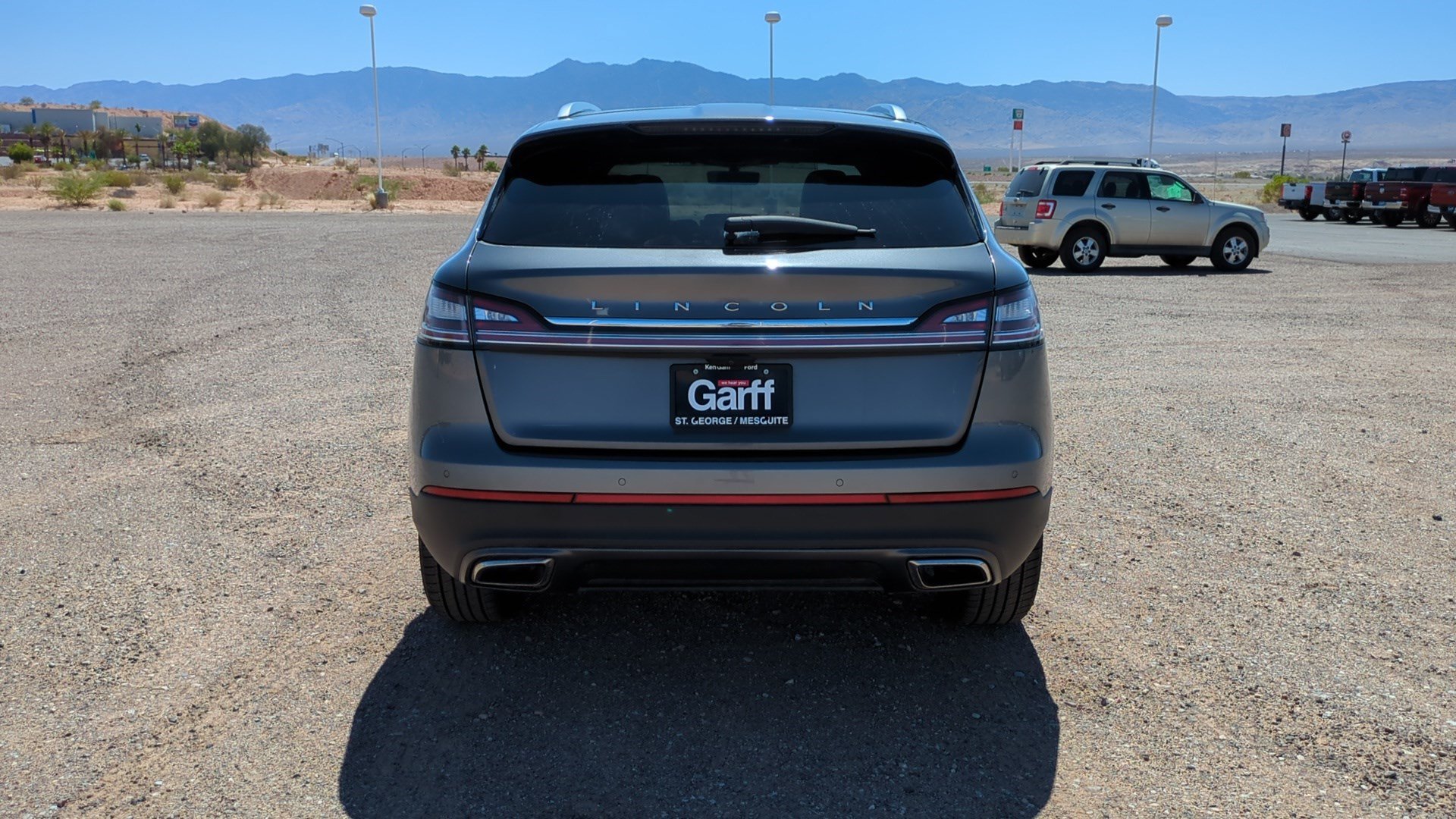 Used 2022 Gray Metallic Lincoln Reserve image 4