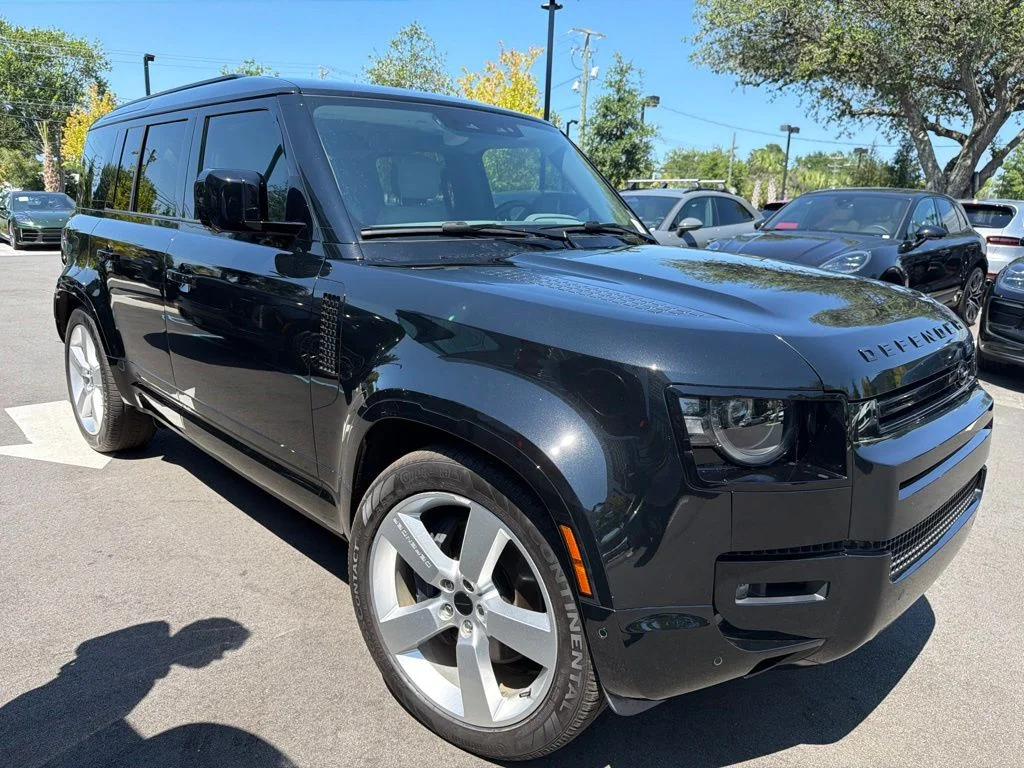 Used 2026 Black Land Rover X-Dynamic SE image 4