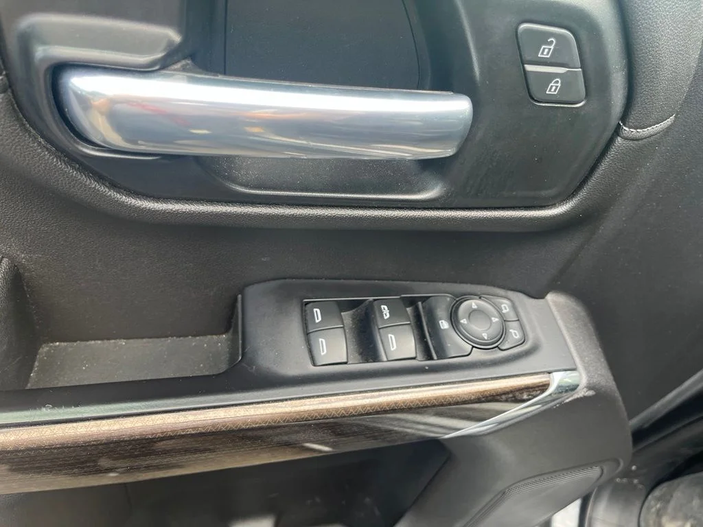 Used 2020 Gray Chevrolet LT image 4