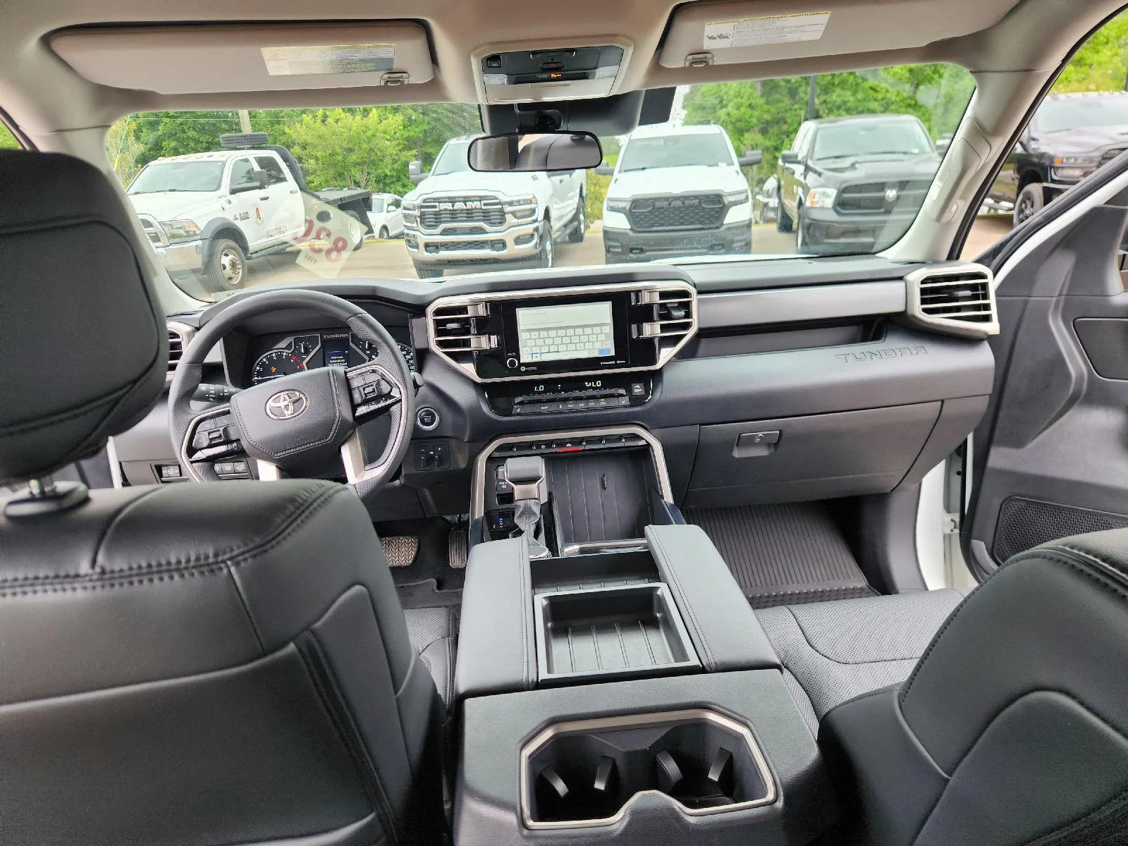 Used 2023 Ice Cap Toyota SR5 image 9