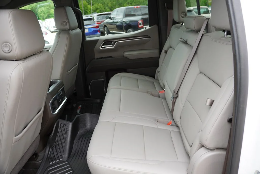Used 2023 Iridescent Pearl Tricoat Chevrolet LTZ image 18