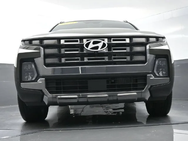 Used 2025 Green Hyundai Limited image 33