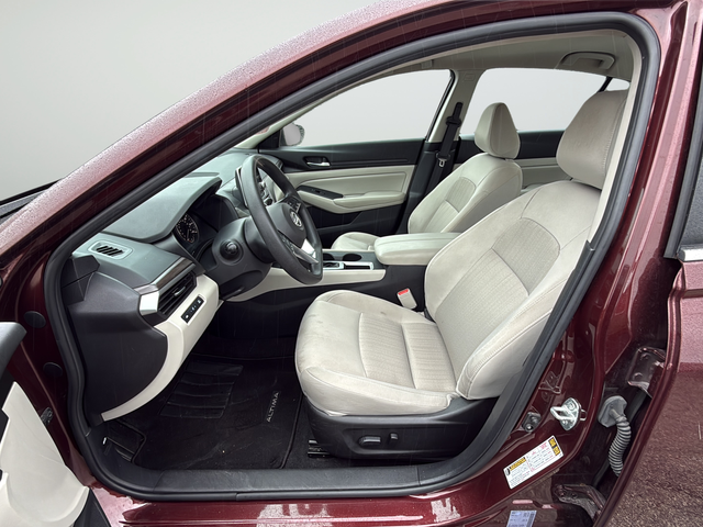 Used 2025 Red Nissan 2.5 SV image 10