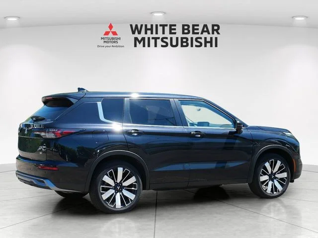 Used 2026 Labrador Black Pearl Mitsubishi SE image 5