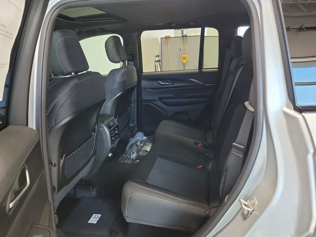 New 2026 Silver Zynith Jeep Laredo X image 10