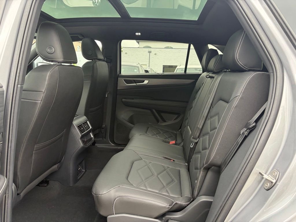 New 2026 Silver Mist Metallic Volkswagen 2.0T SE w/Technology image 17