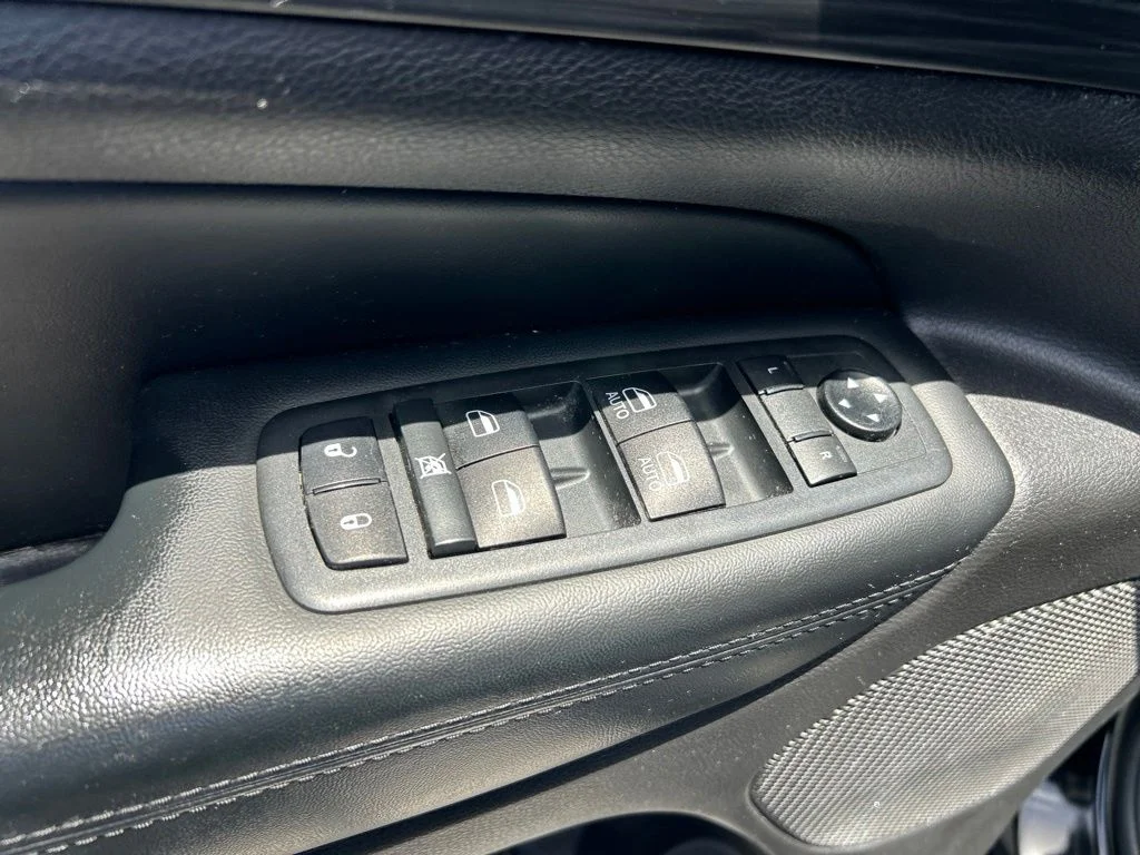 Used 2021 Black Jeep Laredo E image 34