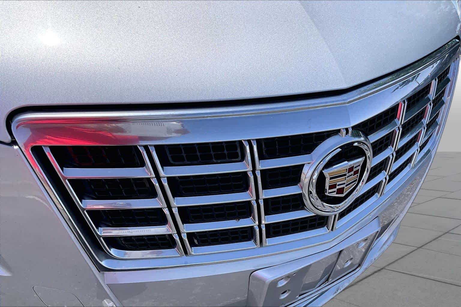 Used 2013 Radiant Silver Metallic Cadillac Premium image 27