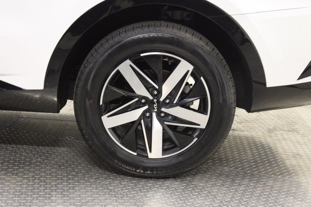 2023 Kia Sorento S - Photo 17