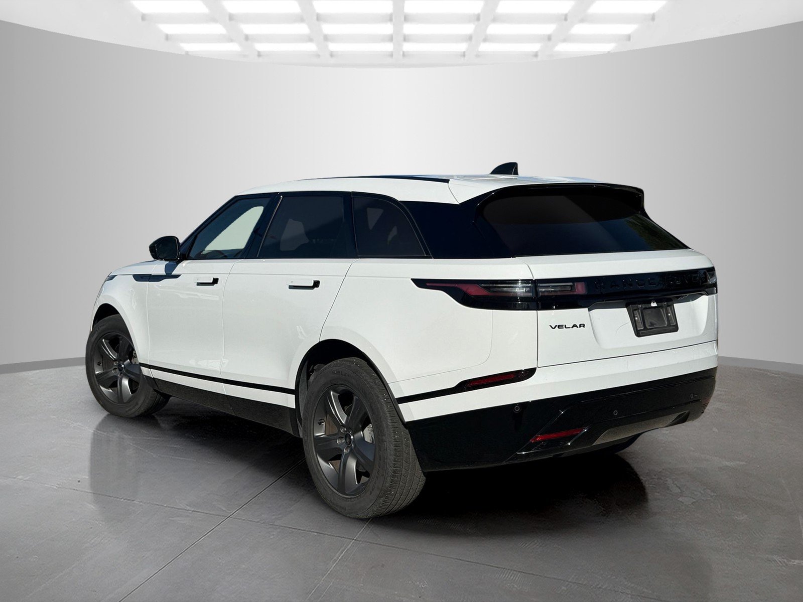Used 2025 Fuji White Land Rover Dynamic SE image 6