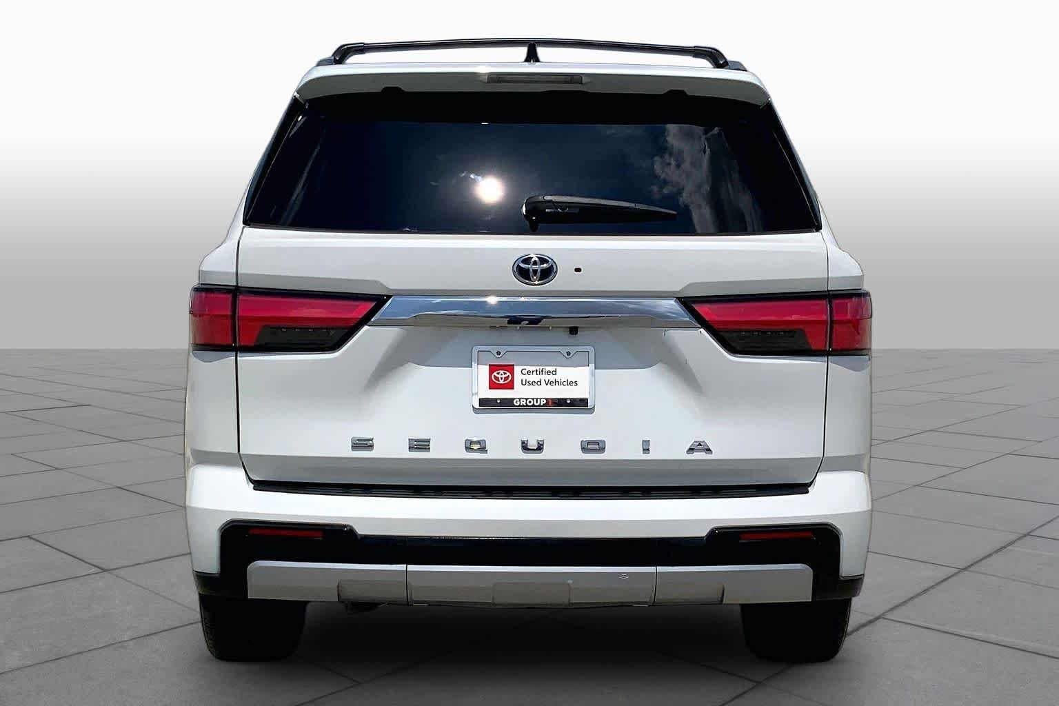 Used 2023 Wind Chill Pearl Toyota Limited image 5