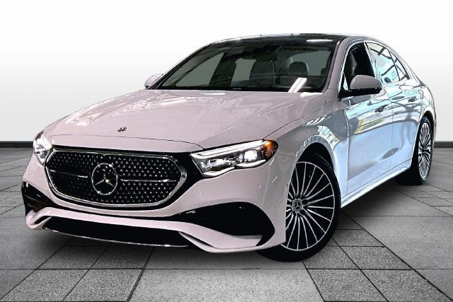 New 2026 MANUFAKTUR Moonlight White Metallic Mercedes-Benz E 450 image 30