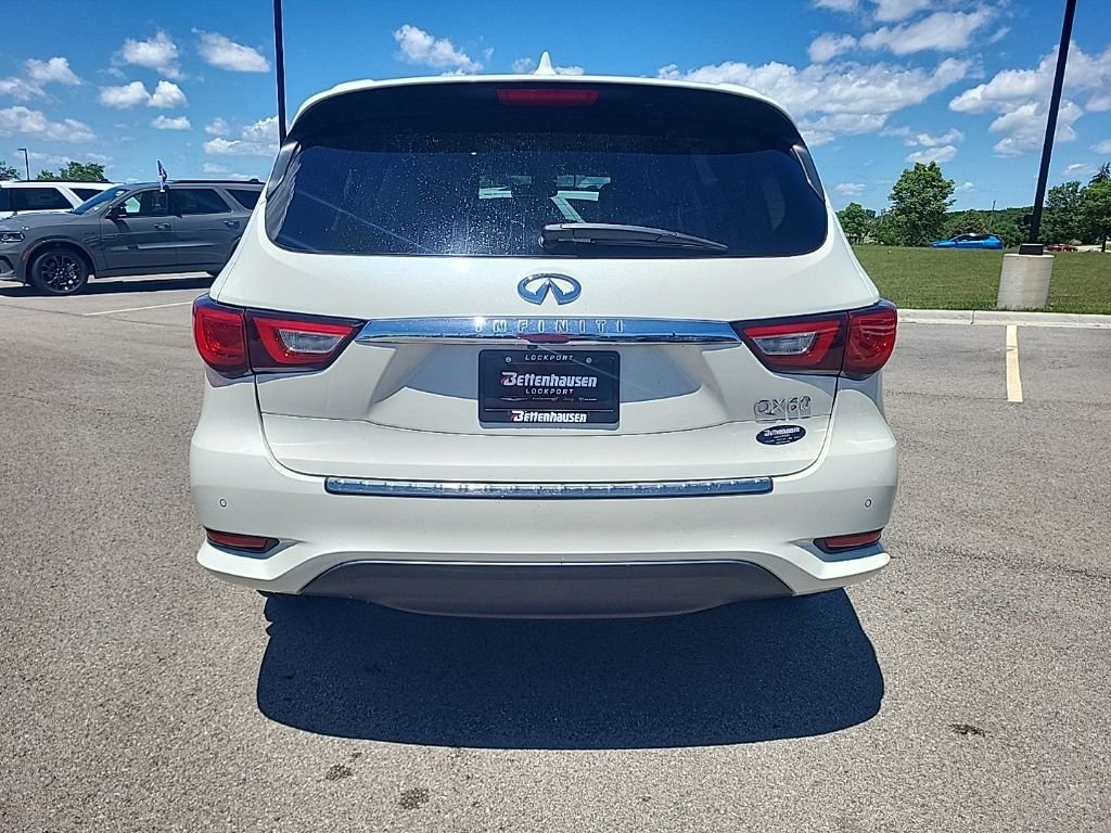 Used 2017 White INFINITI Base image 4