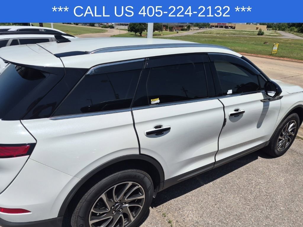 Used 2021 White Lincoln Standard image 14