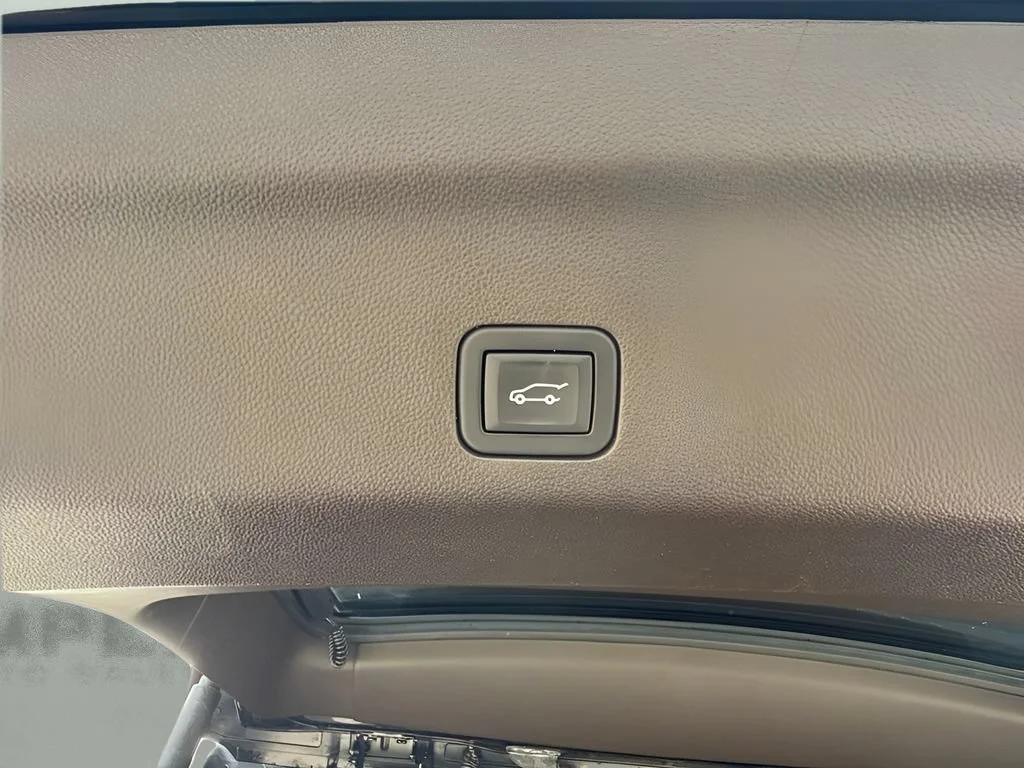 Used 2023 Onyx Black GMC Denali image 36