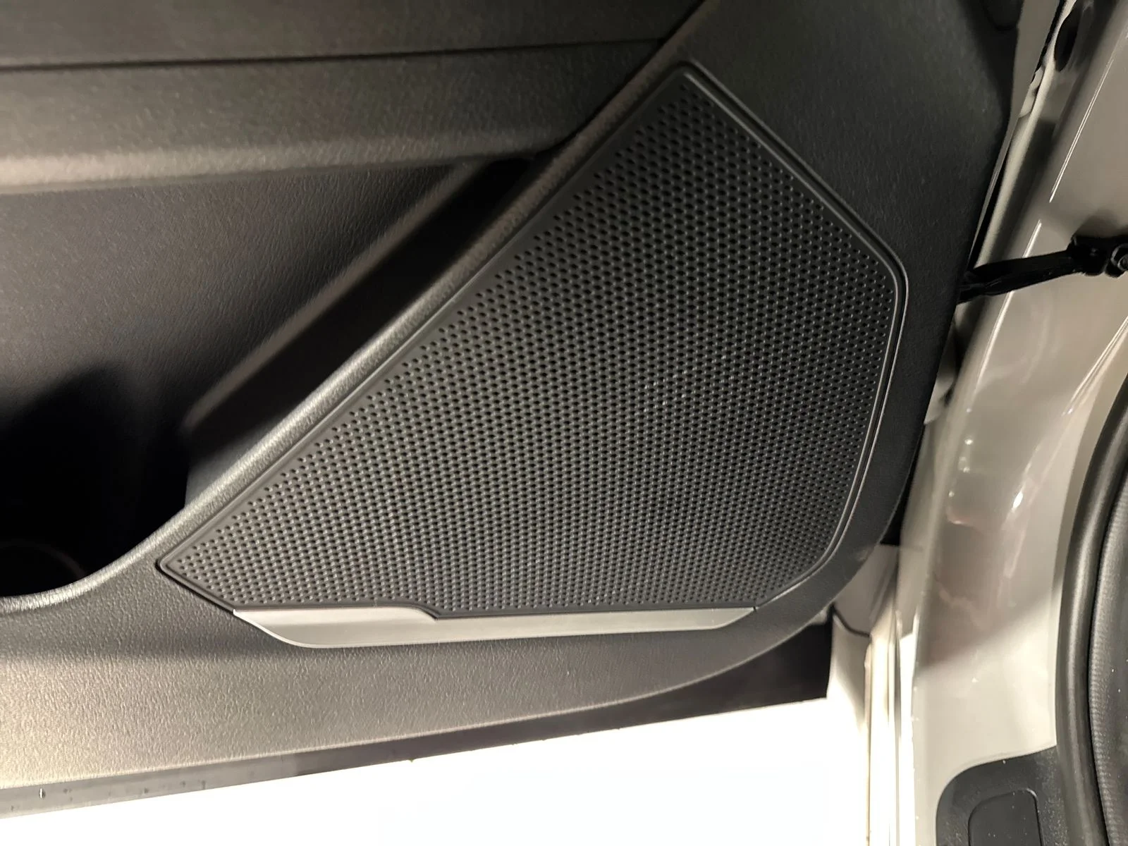 New 2026 Wolf Gray Kia EX image 13