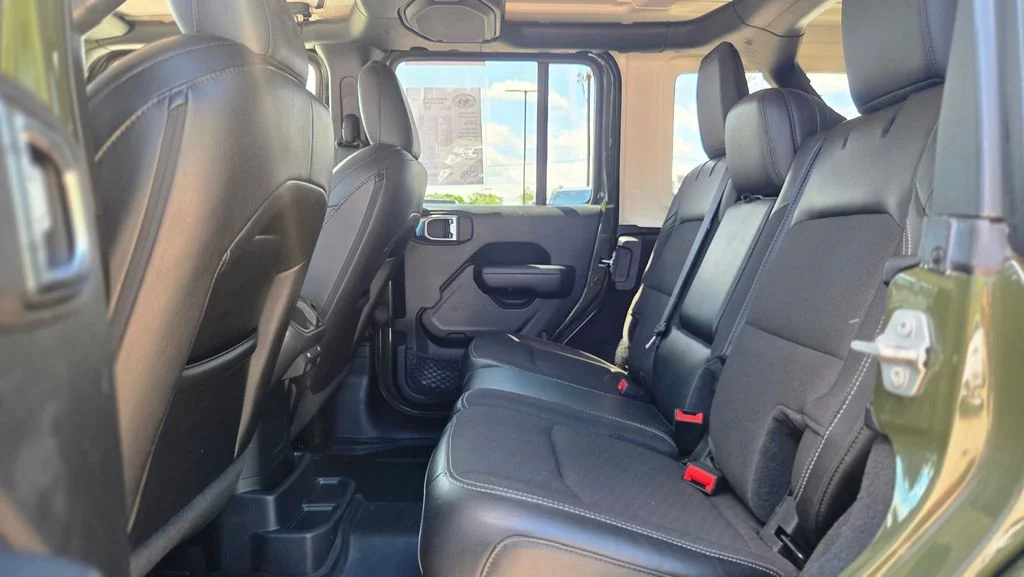 Used 2023 Green Jeep Sport S image 26