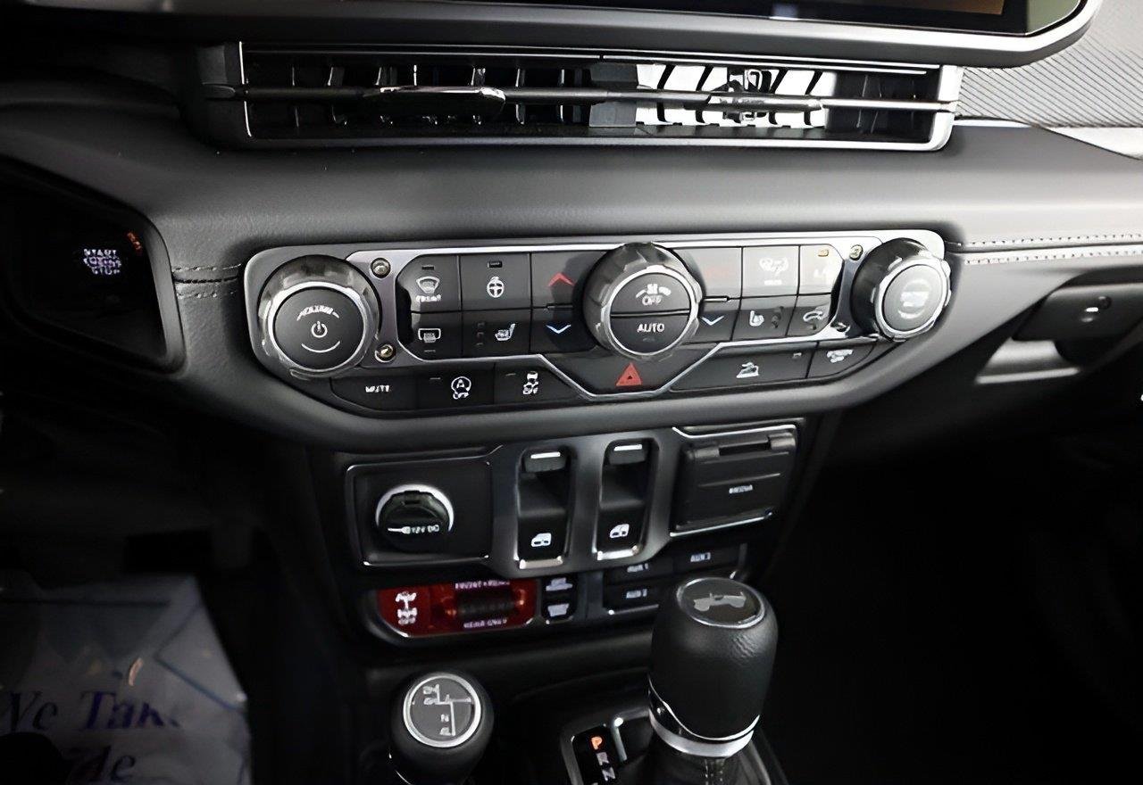 2025 Jeep Wrangler 2-Door Rubicon - Photo 12