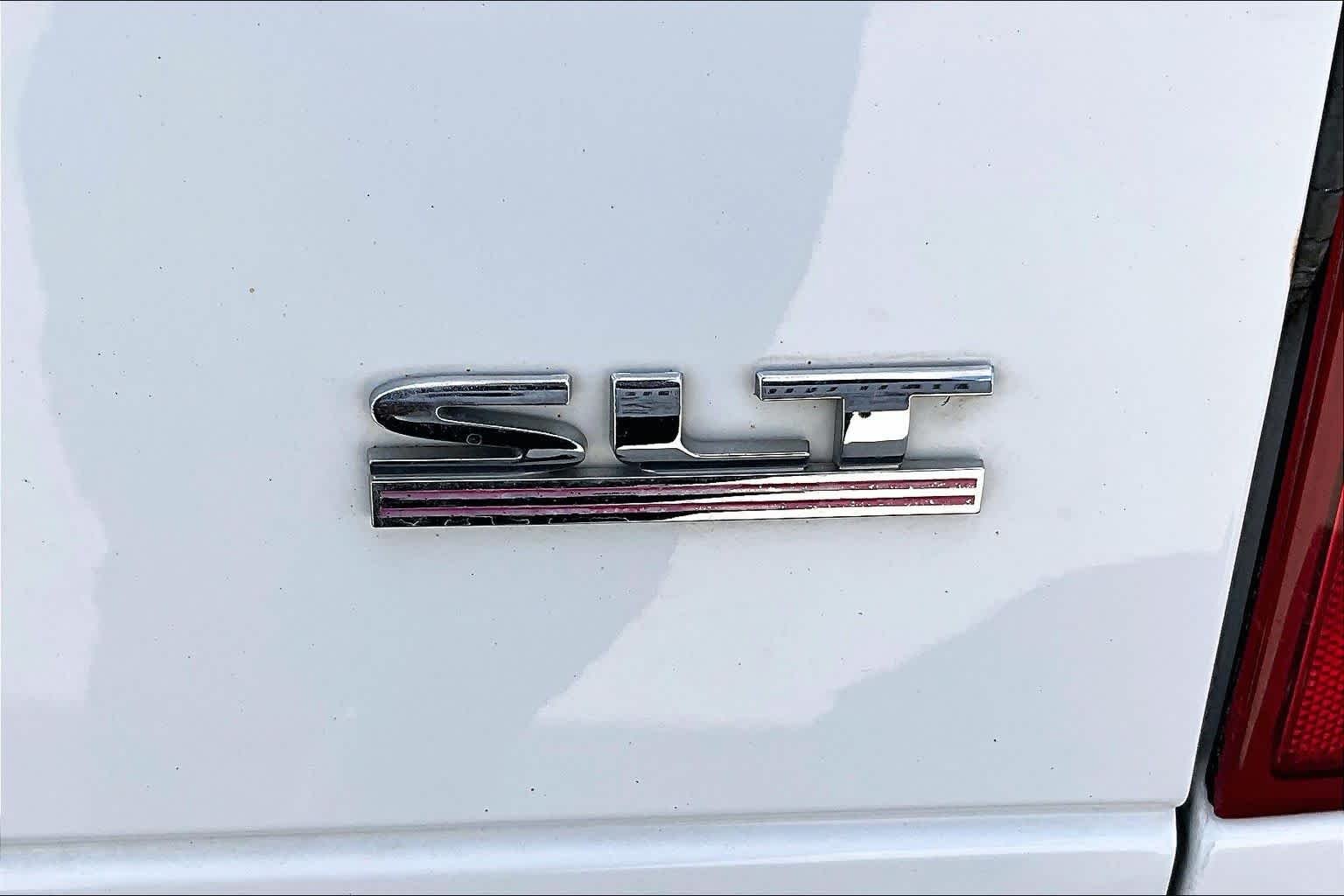 Used 2003 Bright White Dodge SLT image 9