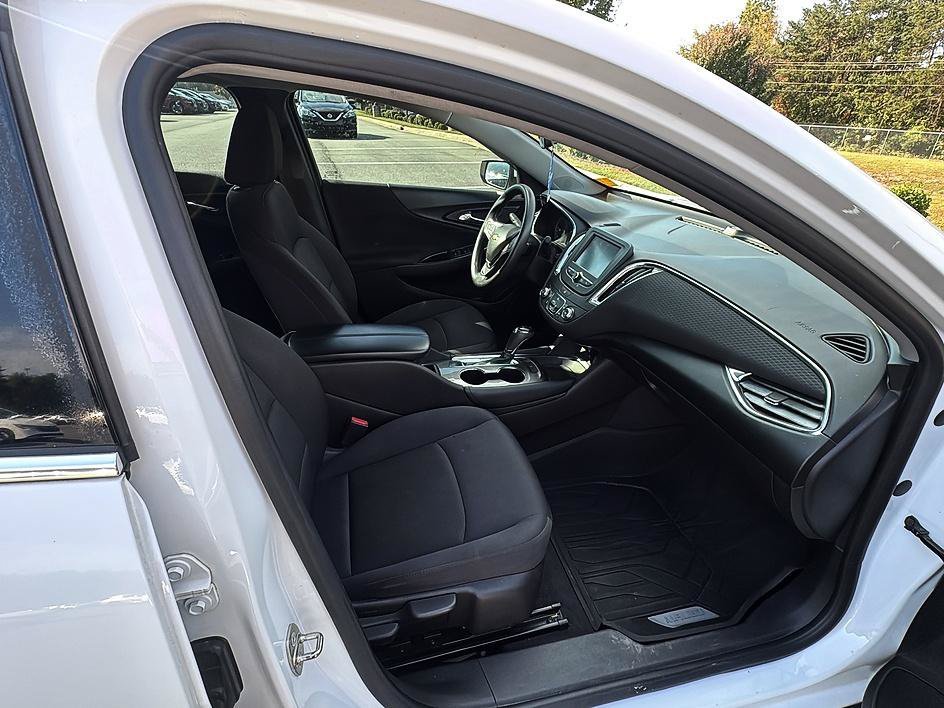 Used 2017 Summit White Chevrolet LT image 24