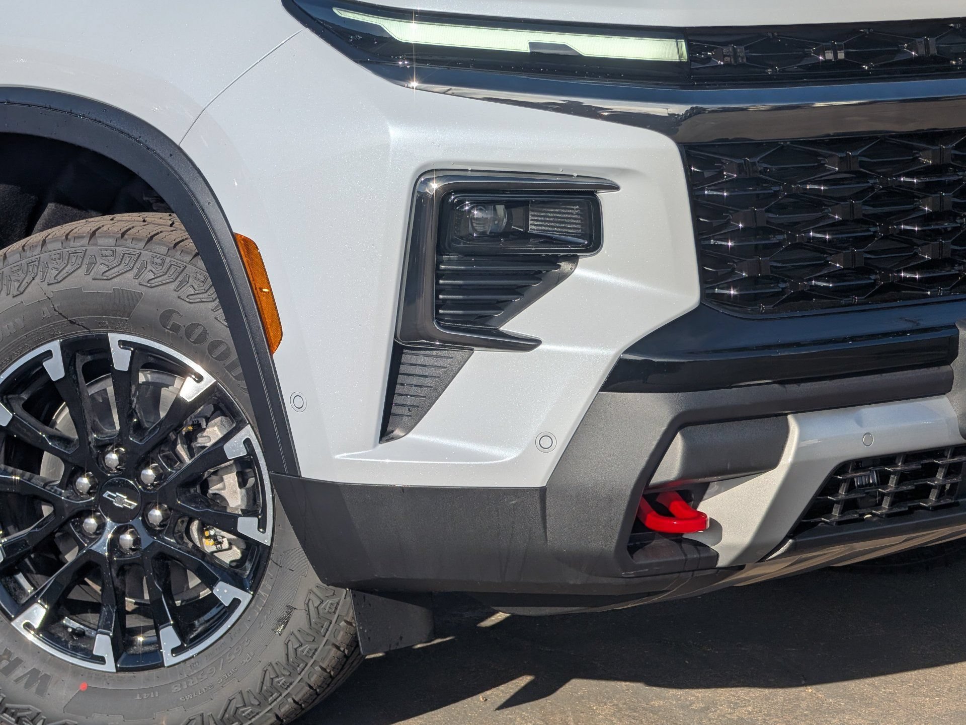 New 2026 Polar White Tricoat Chevrolet Z71 image 3