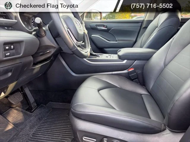 Certified Used 2026 RUBY FLARE PEARL Toyota  image 8
