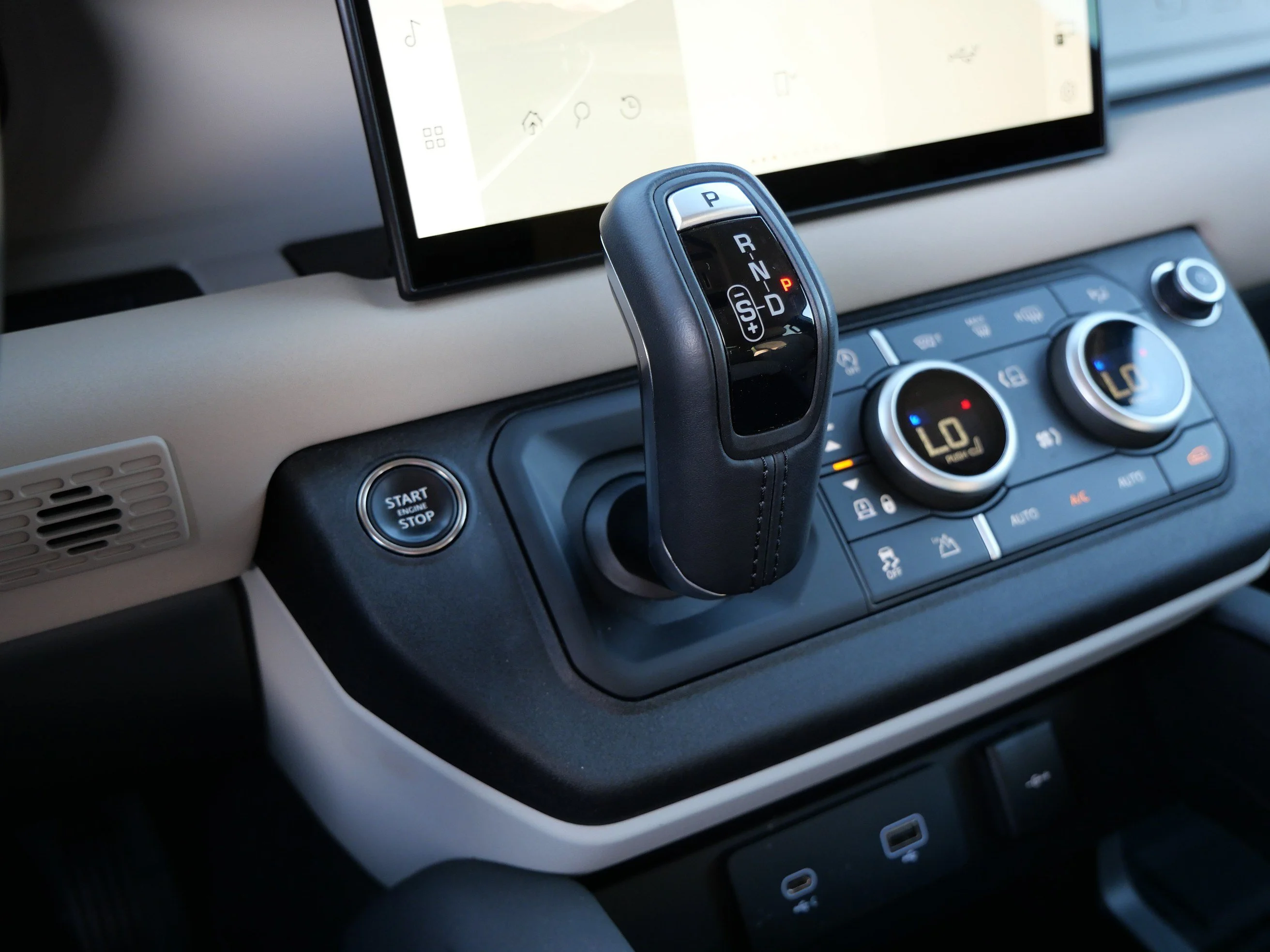 Used 2023 Fuji White Land Rover SE image 24