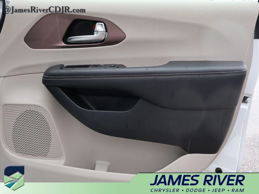 Used 2023 White Chrysler LX image 8