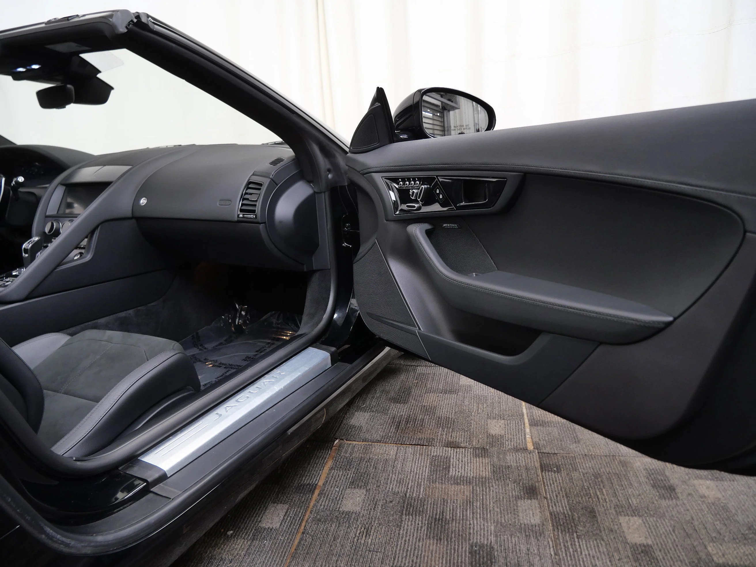 Used 2023  Jaguar P450 image 15