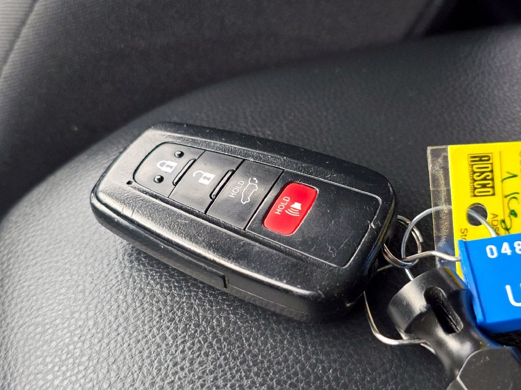 Used 2021  Toyota XLE image 36