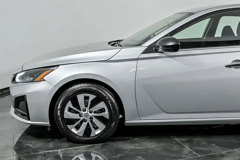 Used 2024 Brilliant Silver Metallic Nissan 2.5 S image 6