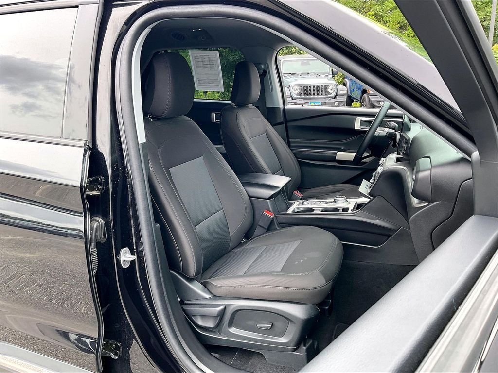 Used 2023 Agate Black Metallic Ford XLT image 10