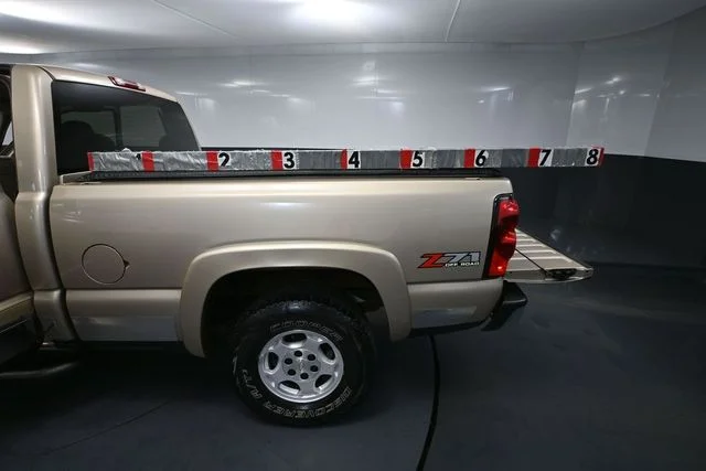 Used 2004 Beige Chevrolet Z71 image 28