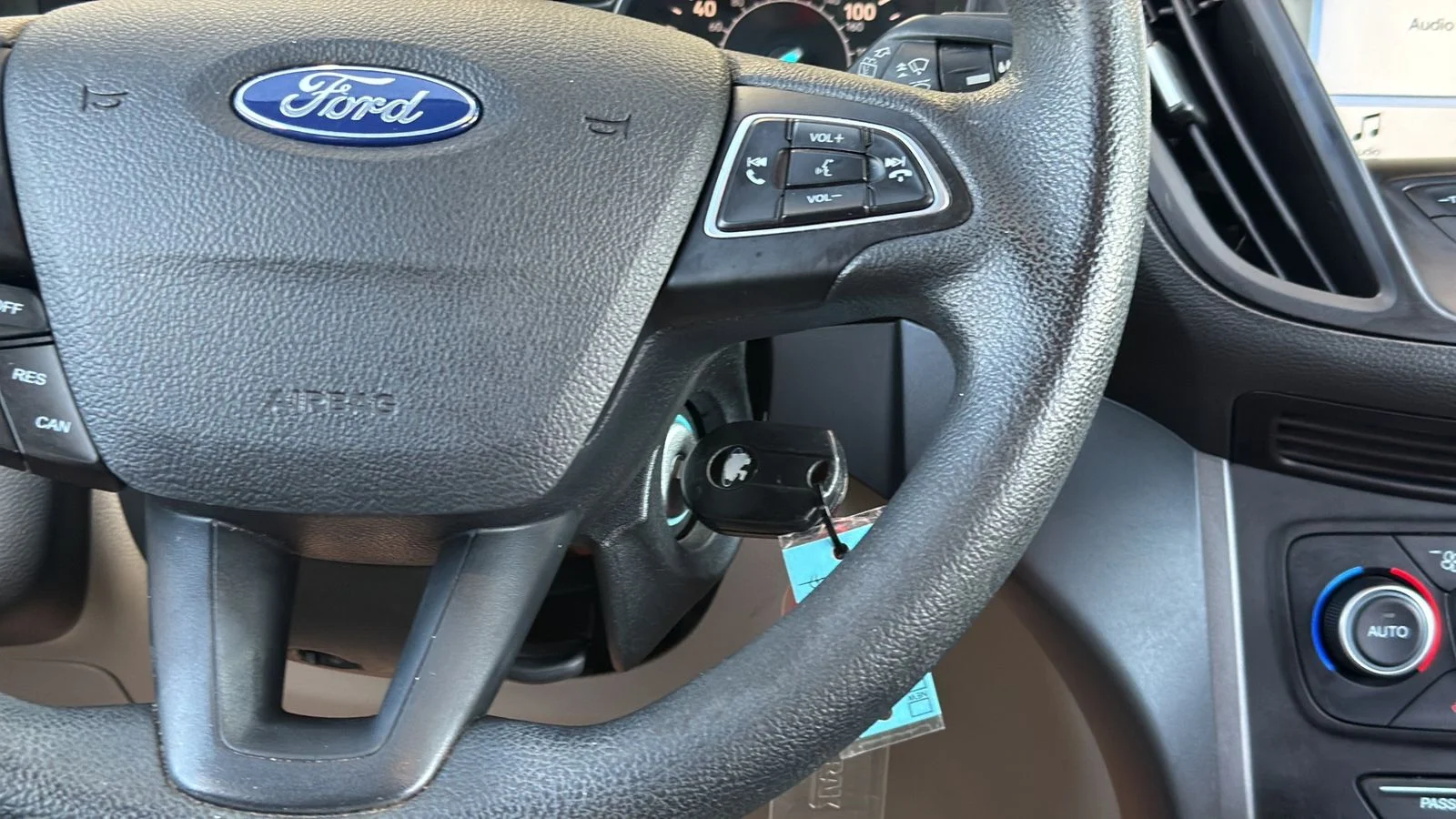 Used 2018 Blue Ford SE image 15
