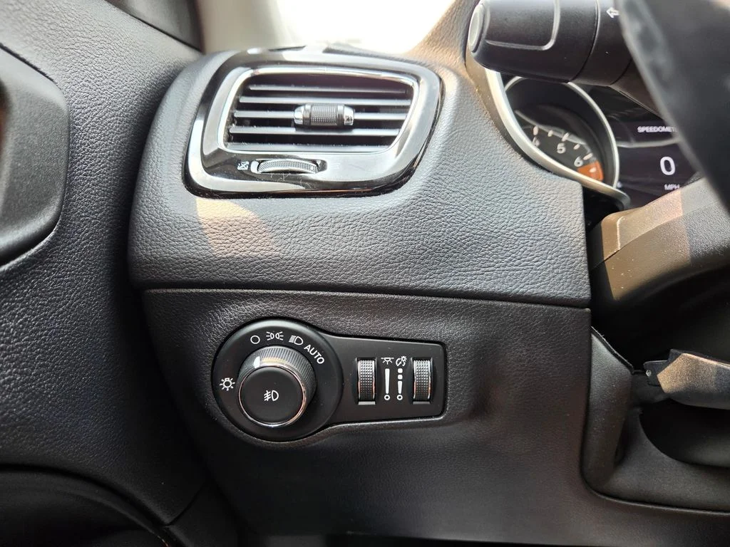 Used 2019 White Clearcoat Jeep Limited image 19