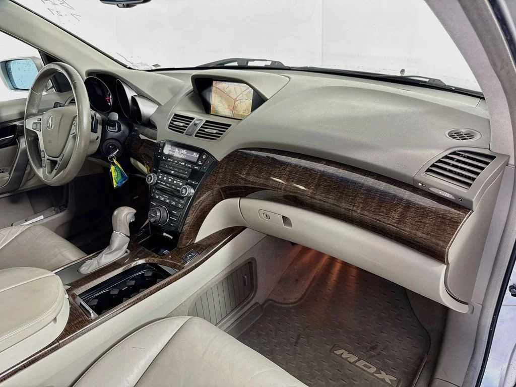 Used 2011 Silver Acura Tech/Entertainment Pkg image 32