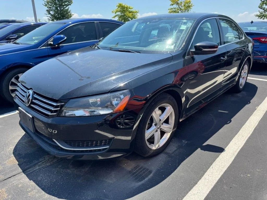 Used 2013 Black Volkswagen 2.5 SE image 3