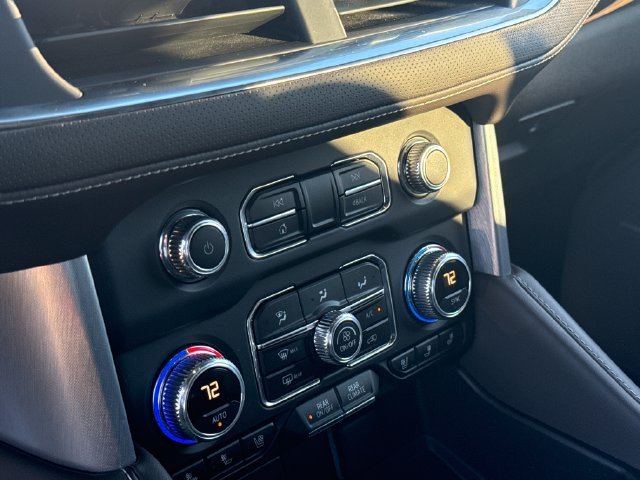 Used 2023 Green GMC SLT image 19