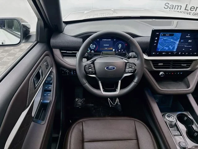 New 2027 Star White Metallic Tri-Coat Ford Platinum image 24