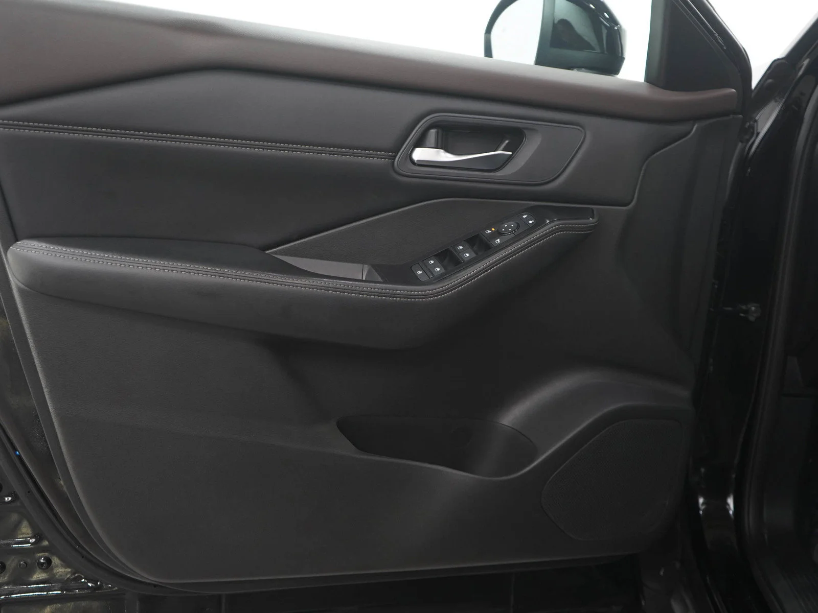Used 2023 Super Black Nissan SV image 19