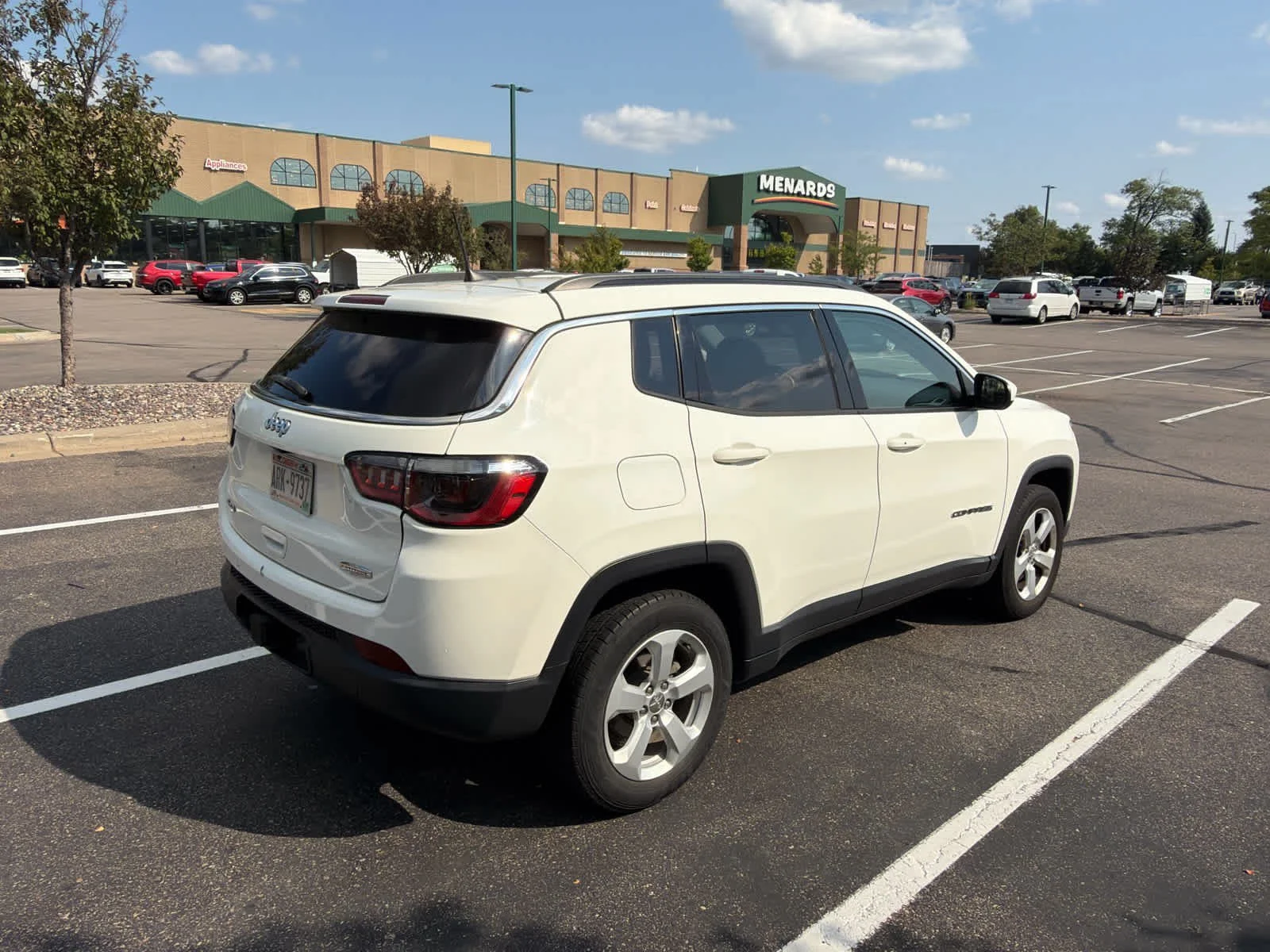 Used 2018 White Clearcoat Jeep Latitude image 5