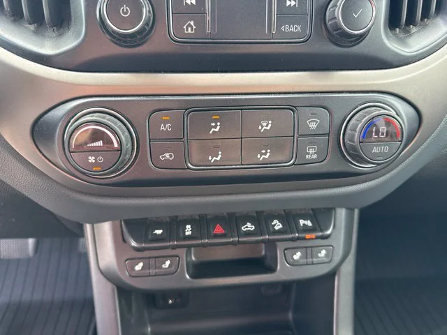 Used 2020 Blue Metallic Chevrolet Z71 image 29