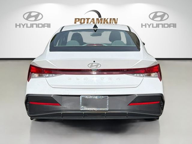 Used 2025 White Hyundai SE image 6