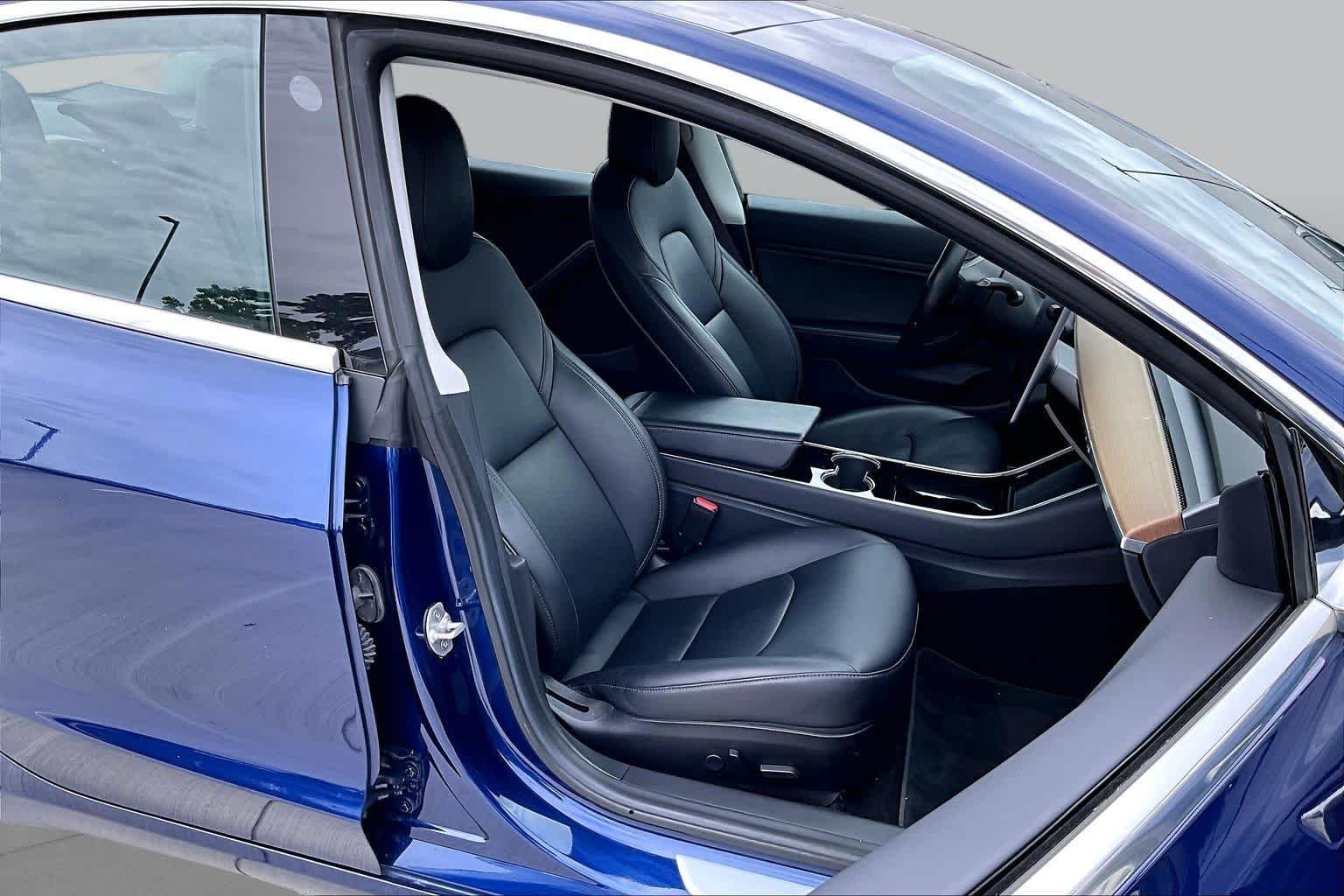 Used 2018 Pearl White Multi-Coat Tesla Long Range Battery image 8
