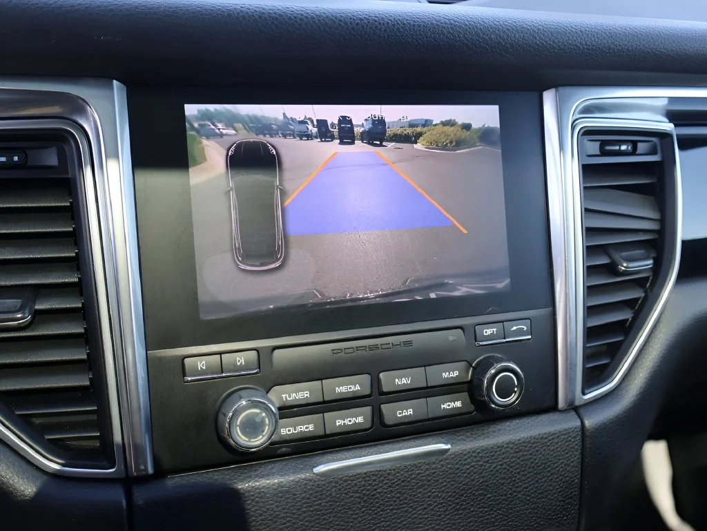 Used 2018  Porsche Base image 26