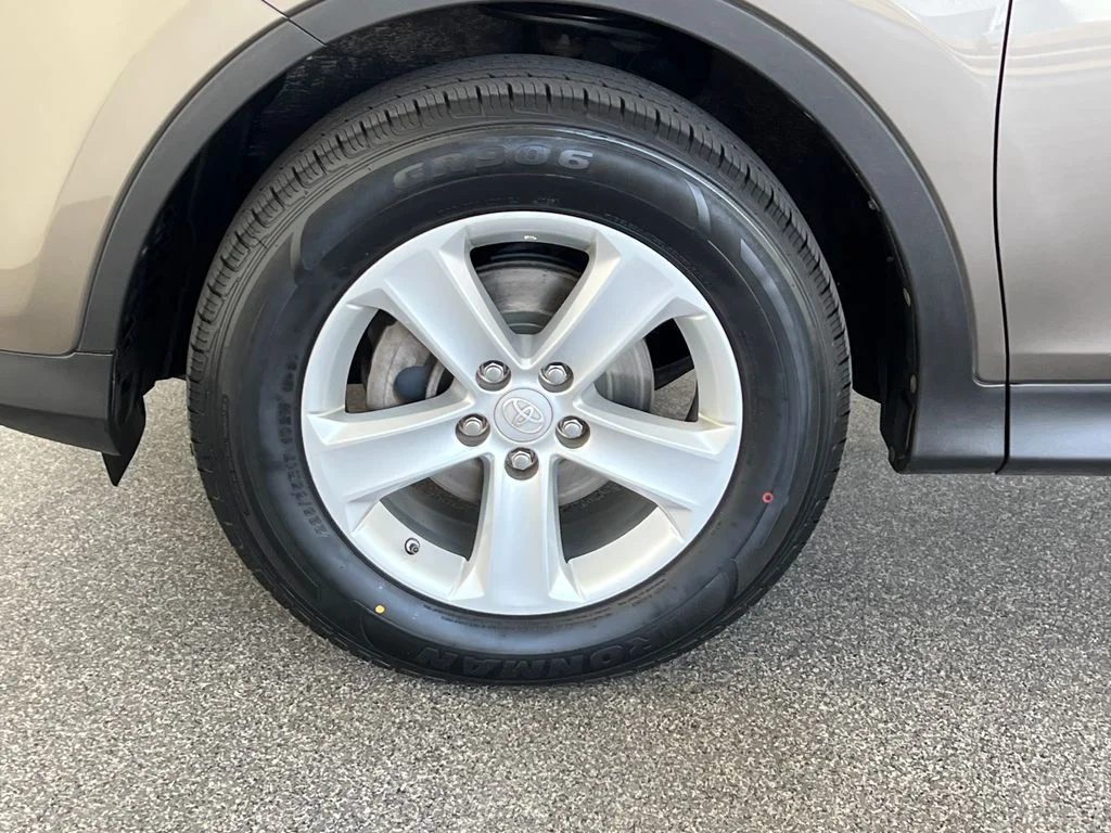 Used 2014 Brown Toyota XLE image 28
