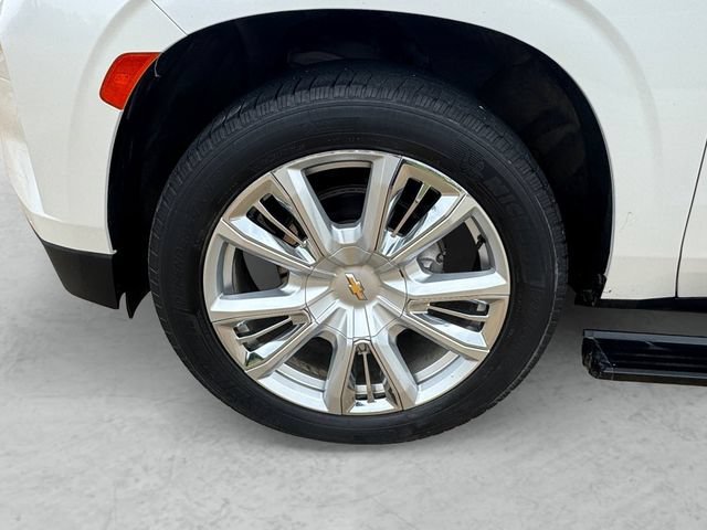 Used 2022 Iridescent Pearl Tricoat Chevrolet High Country image 23