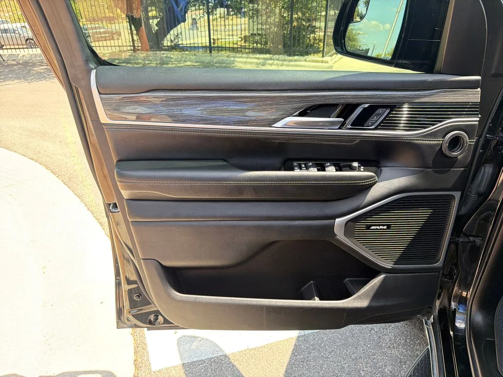Used 2022 Black Jeep Series III image 21